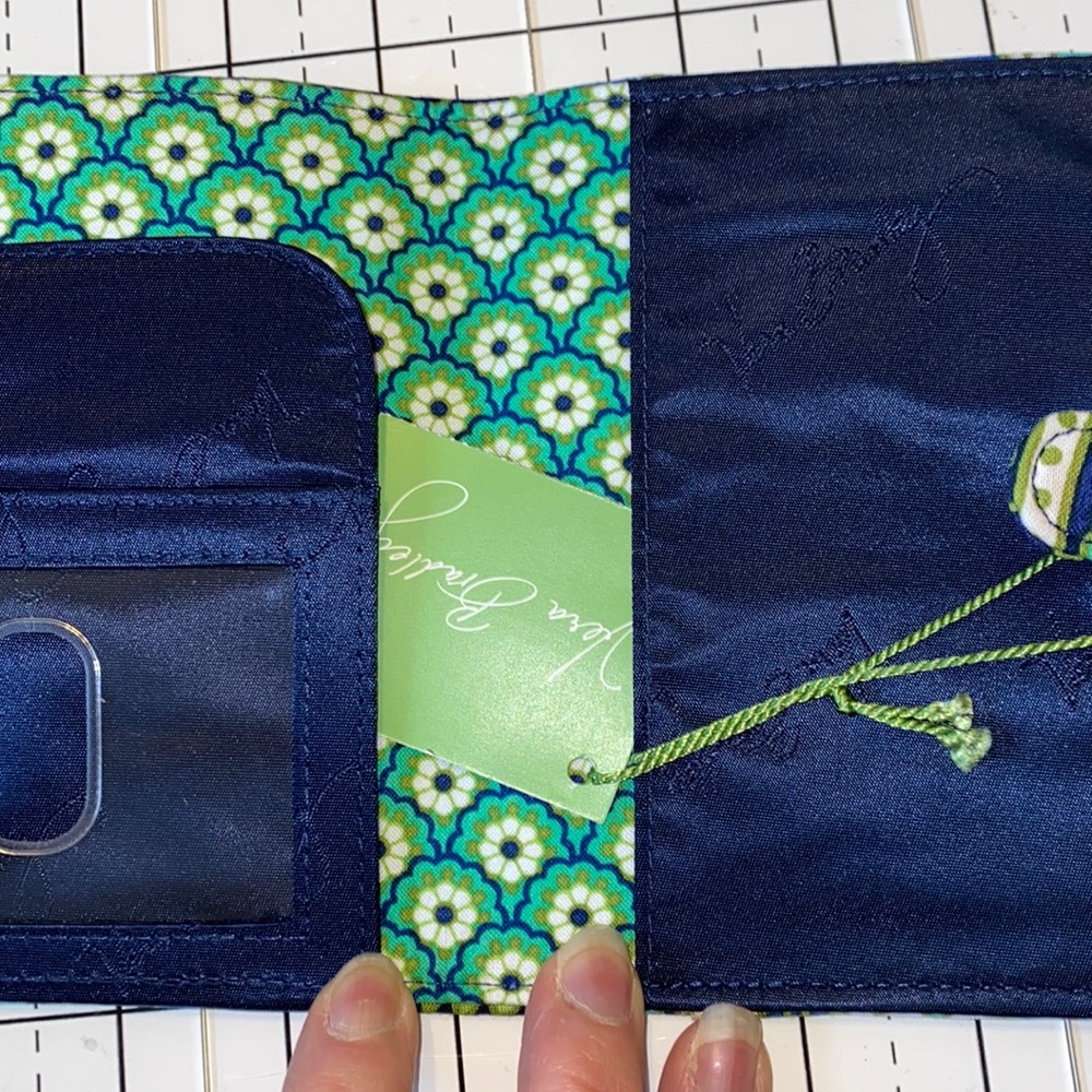 NWT Vera Bradley Passport ID Cover Rhythm & Blues Greens Aqua White Navy - Picture 9 of 16